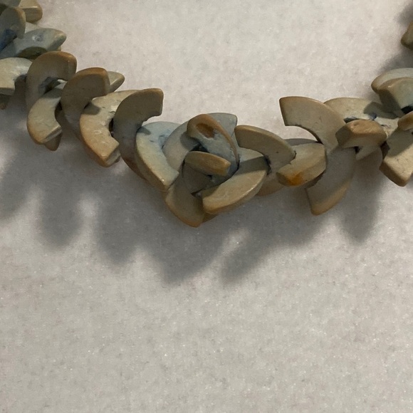 Seashell Cream Howlite Chevron Arrow Bohemian Edgy Minimalist Choker Necklace - Picture 13 of 16